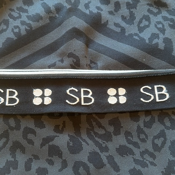 Sweaty Betty size small animal print warm up top like new pink accent - Picture 4 of 4